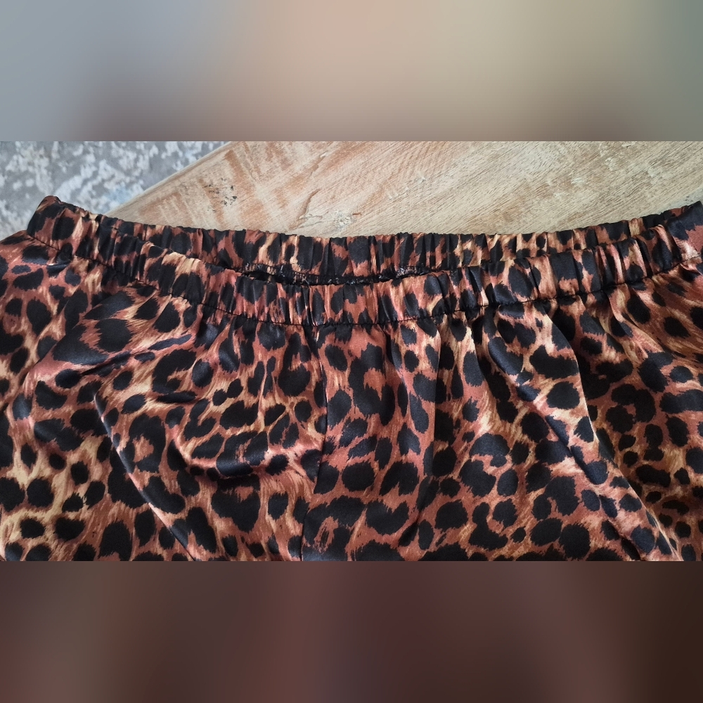 Frederick's of Hollywood Leopard Print Pajama Set Size M satiny Feel - Picture 9 of 15